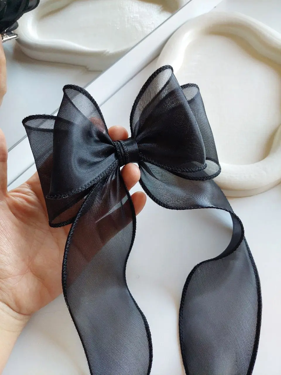 پاپیون مشکی  پشت مو